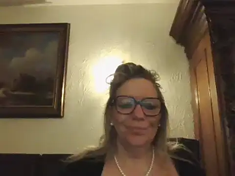 Silkesquirt online show from December 11, 7:20 am
