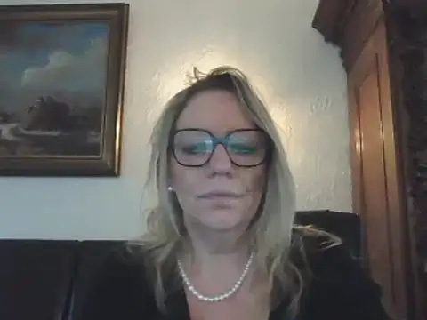 Silkesquirt online show from December 11, 10:47 am