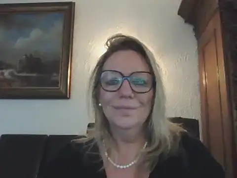 Silkesquirt online show from December 13, 10:41 am