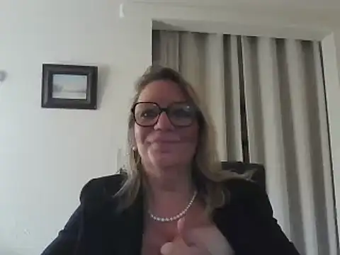 Silkesquirt online show from January 10, 10:17 am