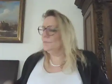 Silkesquirt online show from January 21, 1:22 pm