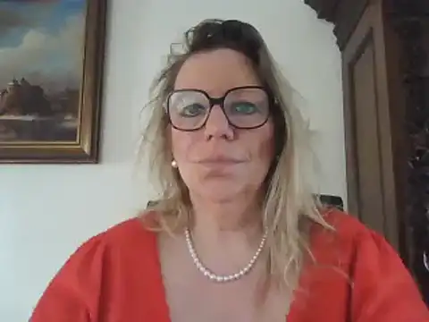 Silkesquirt online show from February 14, 8:42 am