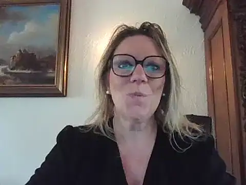 Silkesquirt online show from February 17, 8:09 am