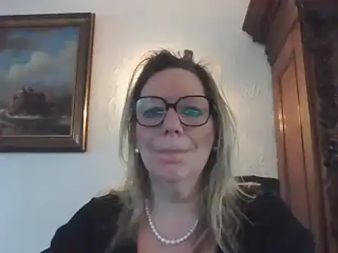 Silkesquirt online show from February 18, 7:54 am
