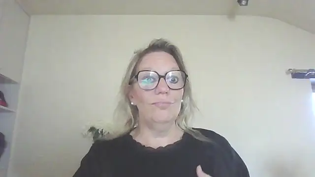 Silkesquirt online show from September 11, 7:19 am