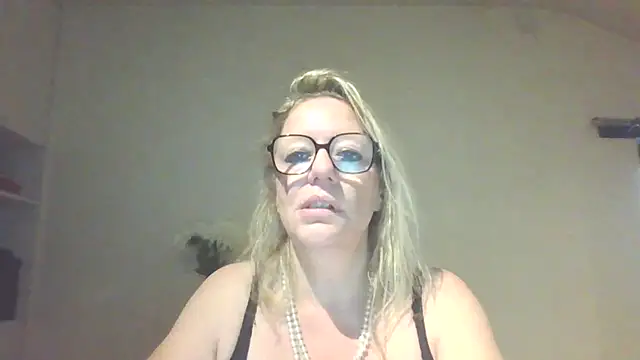 Silkesquirt online show from September 17, 6:48 am