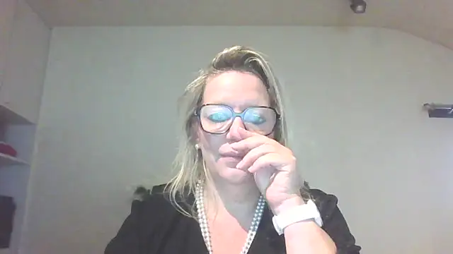 Silkesquirt online show from September 18, 6:37 am