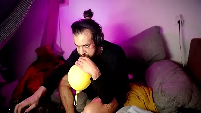 P4RtYBOII92 online show from March 25, 5:41 pm