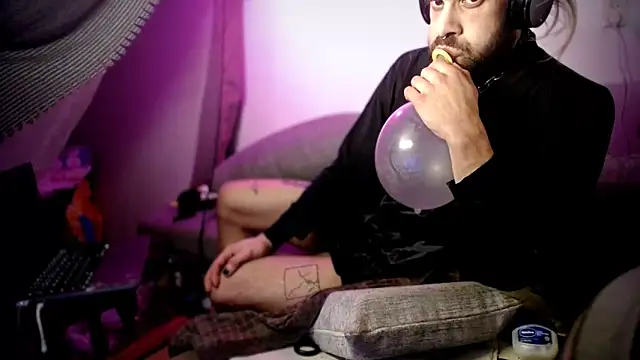 P4RtYBOII92 online show from March 31, 12:45 am