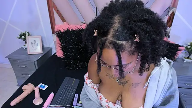 Elith noa online show from January 31, 2:48 am