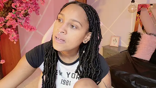 Snapshot of Elith_noa chatting on September 25, 7:39 pm Elith noa online show from September 25, 7:39 pm