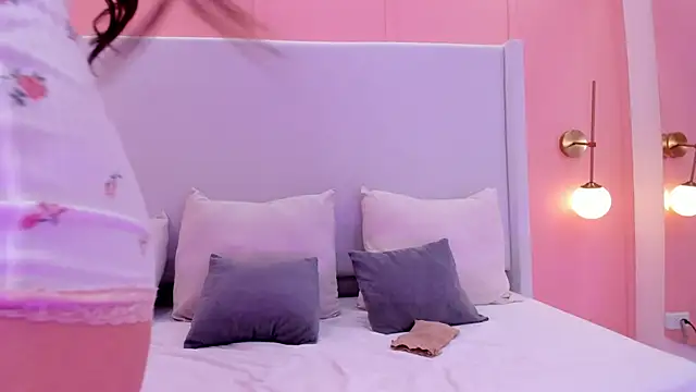 Snapshot of shaina_vasquez chatting on February 9, 1:53 am shaina vasquez online show from February 9, 1:53 am