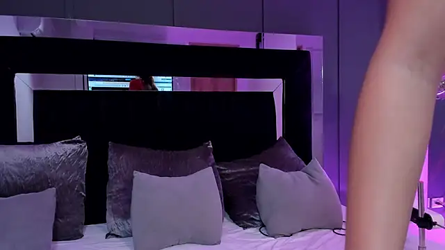 Snapshot of shaina_vasquez chatting on February 15, 11:56 pm shaina vasquez online show from February 15, 11:56 pm