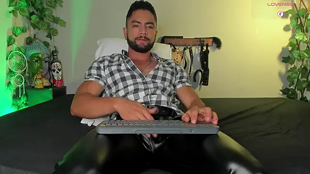Snapshot of Jaxxon_ chatting on December 7, 7:54 pm Jaxxon online show from December 7, 7:54 pm