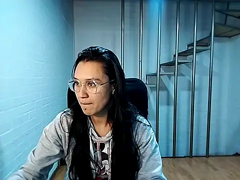 Snapshot of Jessie_Desire chatting on March 5, 3:18 am Jessie Desire online show from March 5, 3:18 am