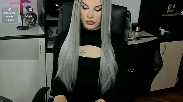 EvelynLexy online show from May 18, 4:57 pm