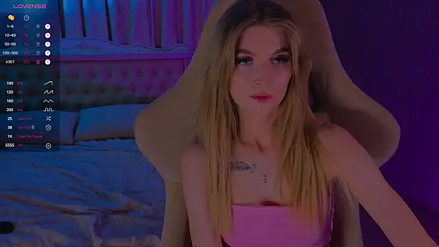 Snapshot of Saillise chatting on December 6, 11:47 pm Saillise online show from December 6, 11:47 pm