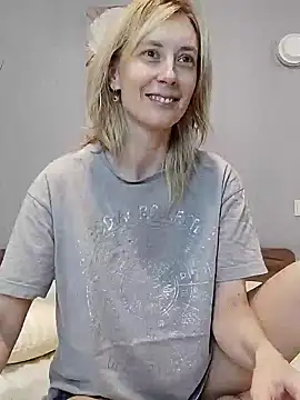 Snapshot of AvelinaLeoni chatting on December 12, 6:57 am AvelinaLeoni online show from December 12, 6:57 am