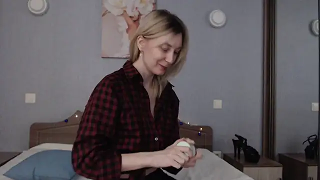 Snapshot of AvelinaLeoni chatting on December 26, 6:30 am AvelinaLeoni online show from December 26, 6:30 am