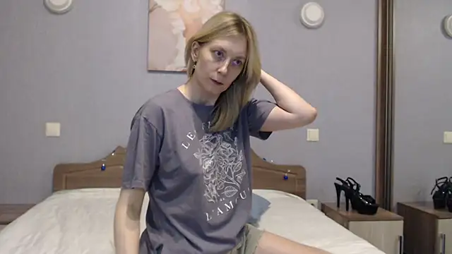 Snapshot of AvelinaLeoni chatting on December 29, 3:35 pm AvelinaLeoni online show from December 29, 3:35 pm