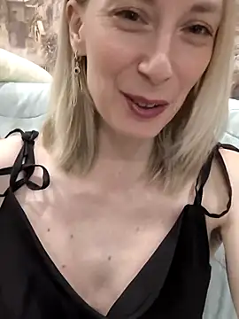 Snapshot of AvelinaLeoni chatting on November 24, 6:46 am AvelinaLeoni online show from November 24, 6:46 am