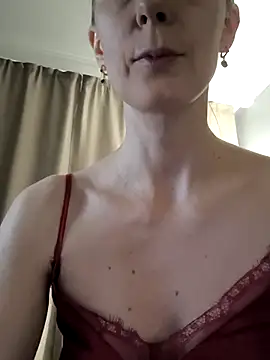 Snapshot of AvelinaLeoni chatting on December 2, 7:03 am AvelinaLeoni online show from December 2, 7:03 am