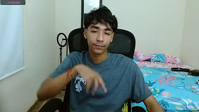 tyler maxx online show from December 5, 8:11 pm