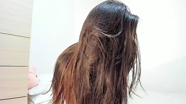 Elle Lee  online show from November 18, 8:13 pm