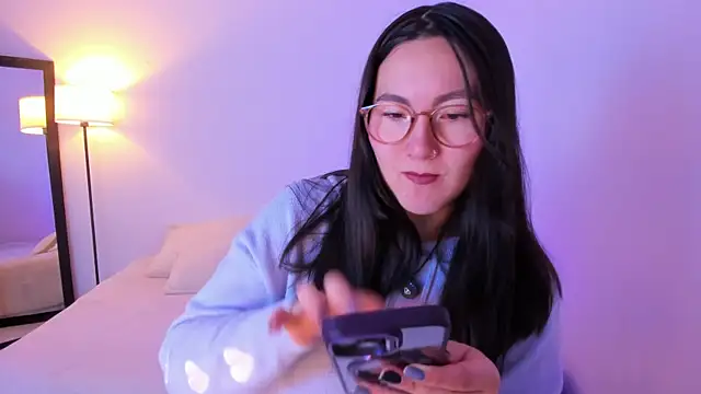 Elle Lee  online show from March 1, 9:11 am