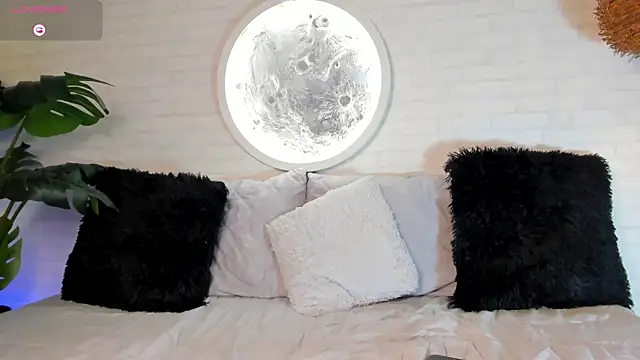 Elise Diamond online show from February 5, 1:37 am