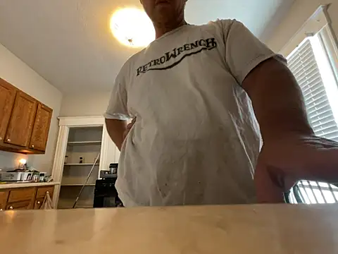 Mcpussypounder211 online show from June 3, 9:09 pm