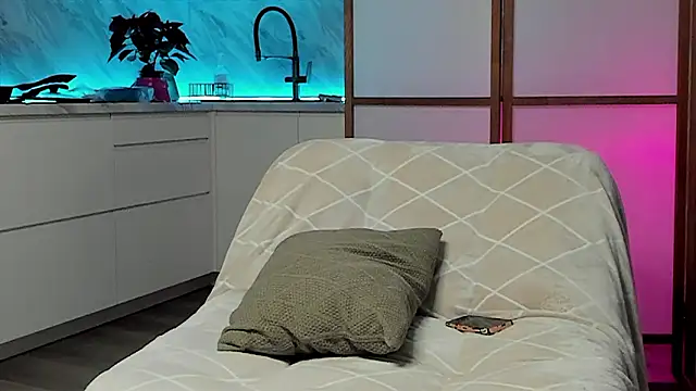 Devilina V online show from December 5, 2:44 pm