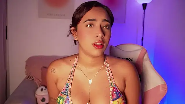 Snapshot of MavyStar chatting on March 3, 1:23 am MavyStar online show from March 3, 1:23 am