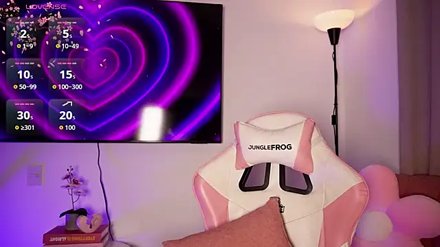 Snapshot of MavyStar chatting on March 31, 1:07 am MavyStar online show from March 31, 1:07 am