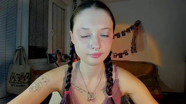 Jenny darling love online show from March 13, 7:50 pm