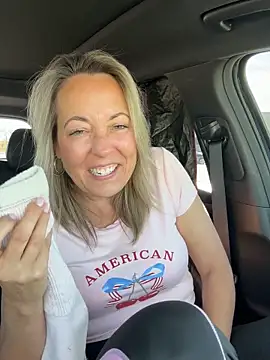 Cherry-red-xo online show from October 13, 4:51 pm