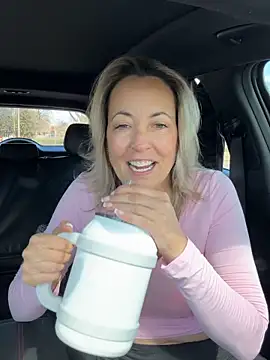 Cherry-red-xo online show from March 12, 5:19 pm