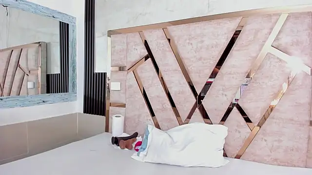 Snapshot of molly_sweetee chatting on September 21, 2:02 am molly sweetee online show from September 21, 2:02 am