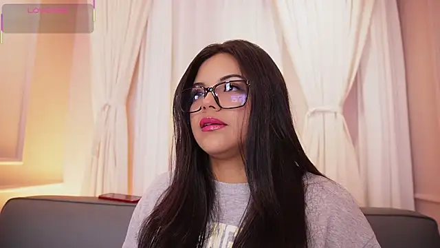 Snapshot of Sophia_wilsonn_ chatting on October 11, 11:20 am Sophia wilsonn  online show from October 11, 11:20 am