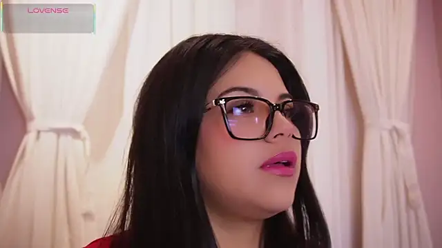 Snapshot of Sophia_wilsonn_ chatting on October 12, 8:35 am Sophia wilsonn  online show from October 12, 8:35 am