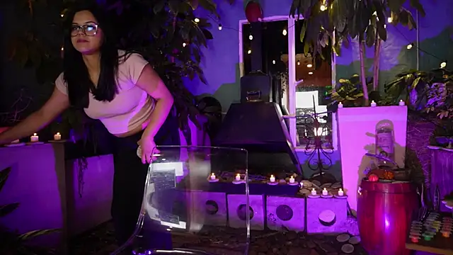 Snapshot of Sophia_wilsonn_ chatting on October 31, 9:10 am Sophia wilsonn  online show from October 31, 9:10 am