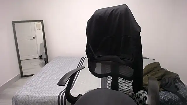 Snapshot of present_the_magic chatting on April 10, 5:34 am present the magic online show from April 10, 5:34 am