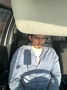 Snapshot of shivani0999 chatting on March 3, 3:34 am shivani0999 online show from March 3, 3:34 am