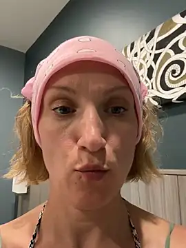 Snapshot of UmaTruewoman chatting on April 10, 1:05 pm UmaTruewoman online show from April 10, 1:05 pm