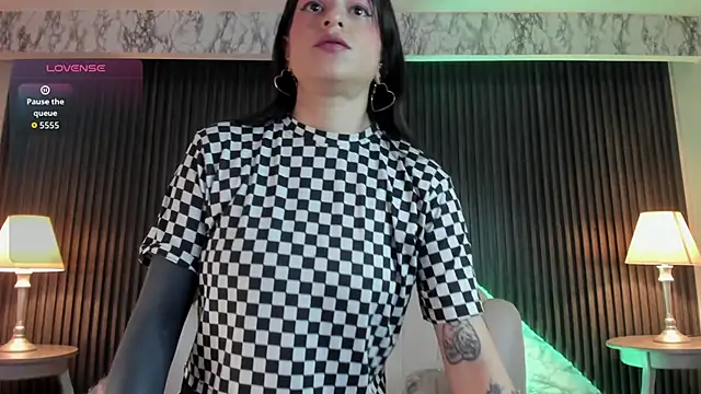 Snapshot of MeganDraco_ chatting on October 29, 12:29 pm MeganDraco online show from October 29, 12:29 pm