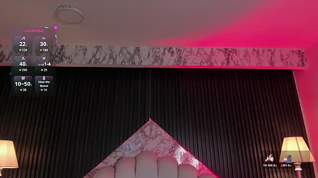 Snapshot of MeganDraco_ chatting on November 4, 12:26 pm MeganDraco online show from November 4, 12:26 pm