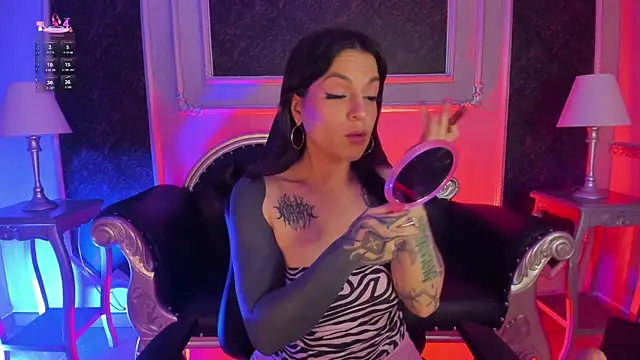 Snapshot of MeganDraco_ chatting on May 20, 1:06 pm MeganDraco online show from May 20, 1:06 pm