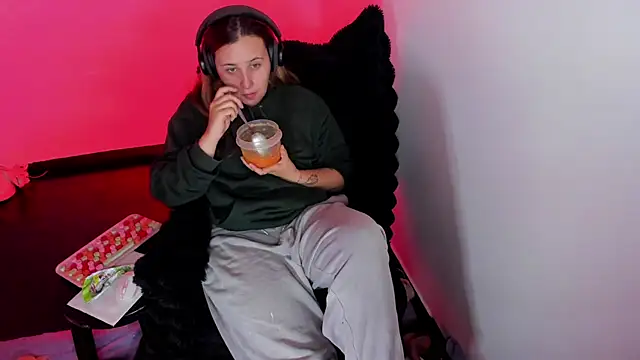 bonnie moon  online show from January 16, 2:37 am