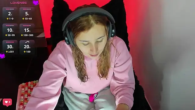 bonnie moon  online show from February 22, 8:40 pm