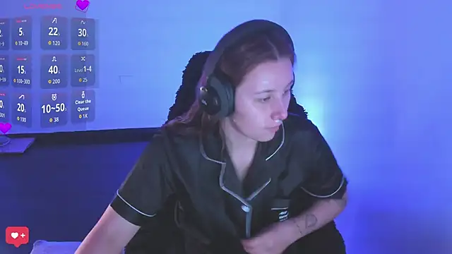 bonnie moon  online show from March 20, 7:08 pm